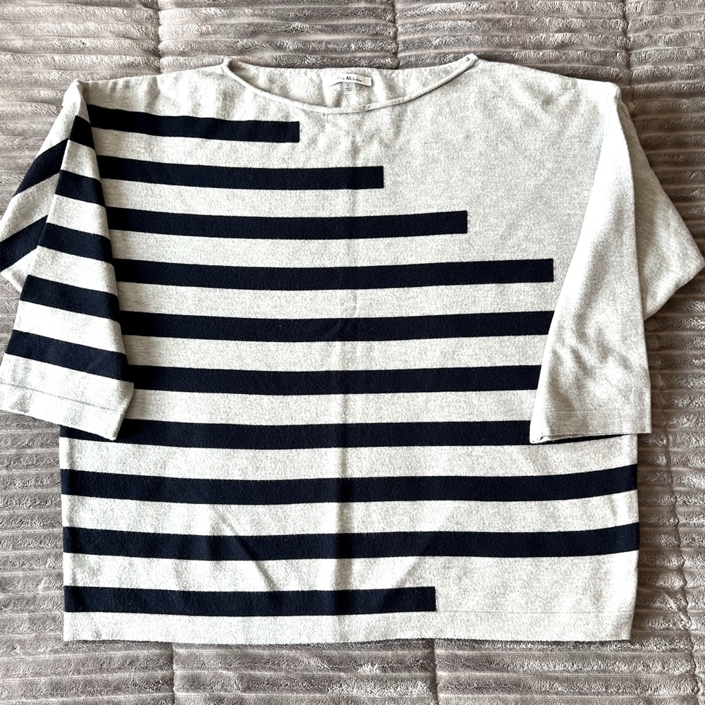 Vila Milano Women’s sweater gray w/blue stripes 3/4 sleeve large
